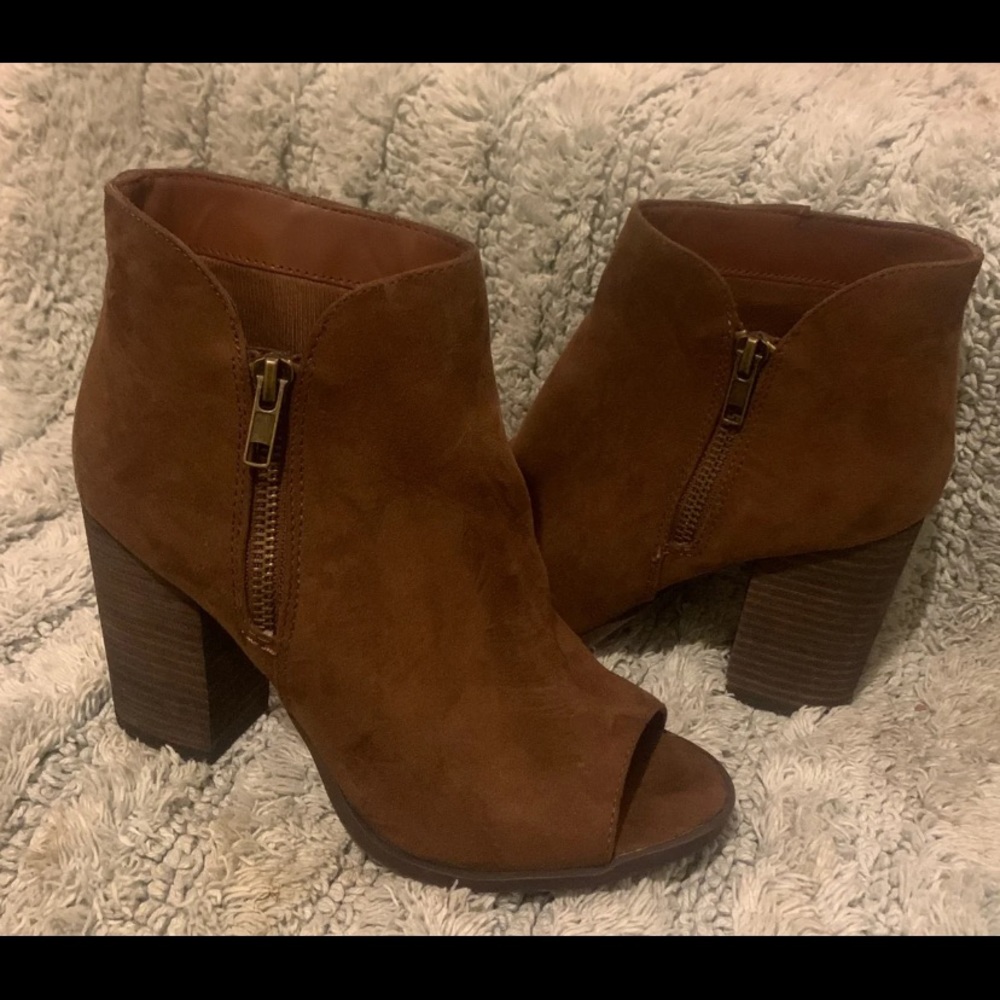 Carlos Santana Booties peep toe size 6.5